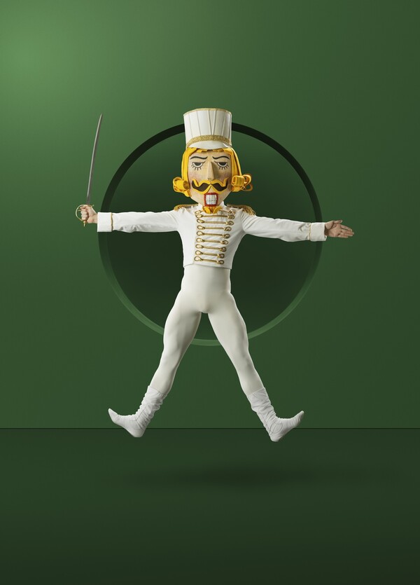 Vertical 26 27 Season Nutcracker Aaron Anker Photo Mike Hopkins