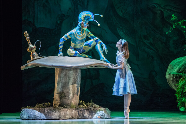 16 17 Alice in Wonderland Paul Mc Grath AB Alice in Wonderland Luna Sasaki Christopher Scruggs